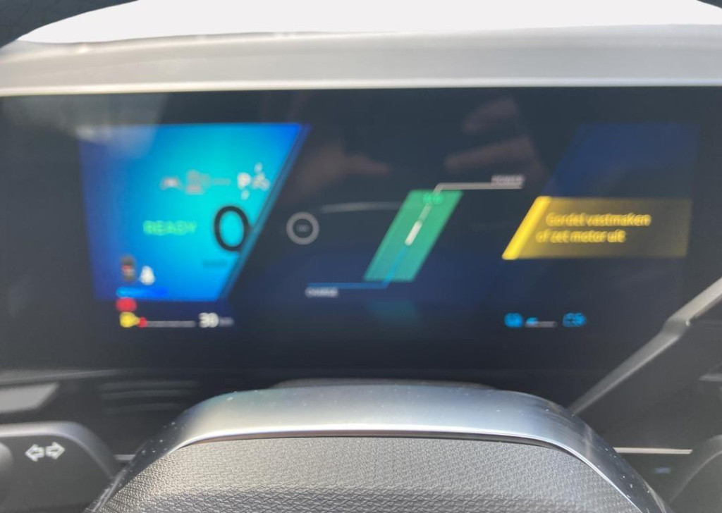 Renault Austral 1.2 e-tech hybrid 200 techno - pack solid