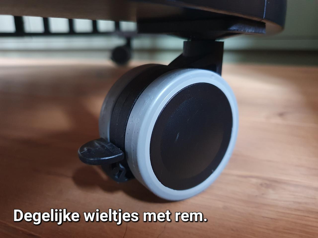 Ronde zwarte baby box met deksel en Boxmatras.