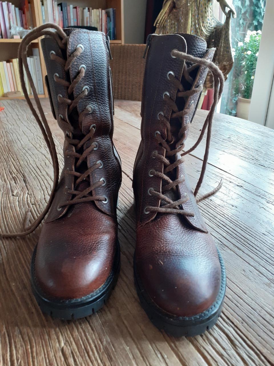 Gloednieuwe Hush Puppie schoenen  mt 40, helft vd nieuwprijs