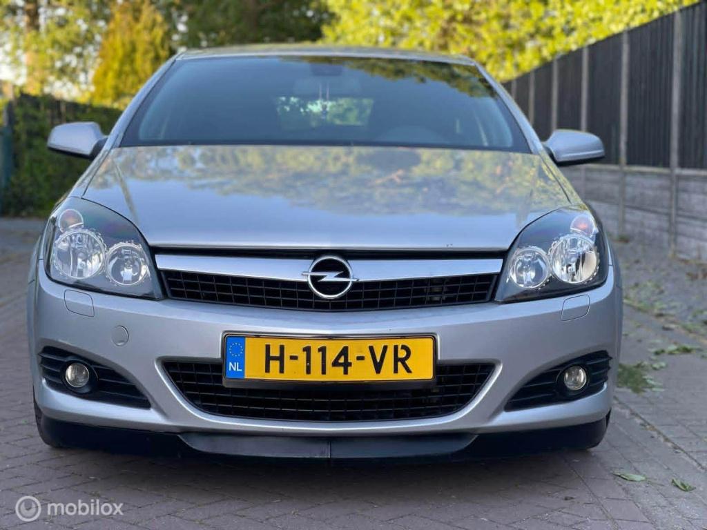 Opel Astra gtc 1.6 executive grote beurt gehad
