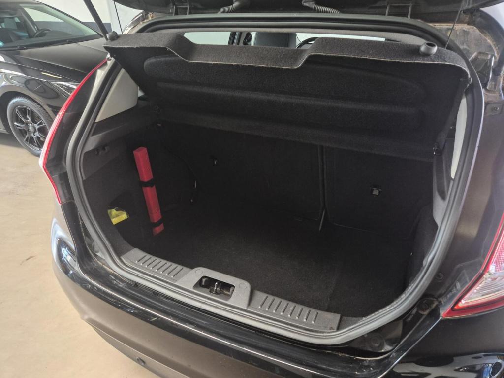 Ford Fiesta 1.25 / nieuwe db riem / parkeersensoren / stoelverwarming