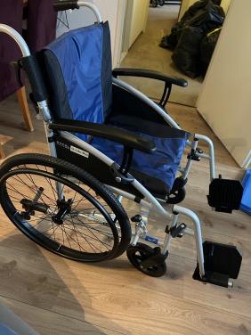 Rolstoel (zeer weinig gebruikt!)