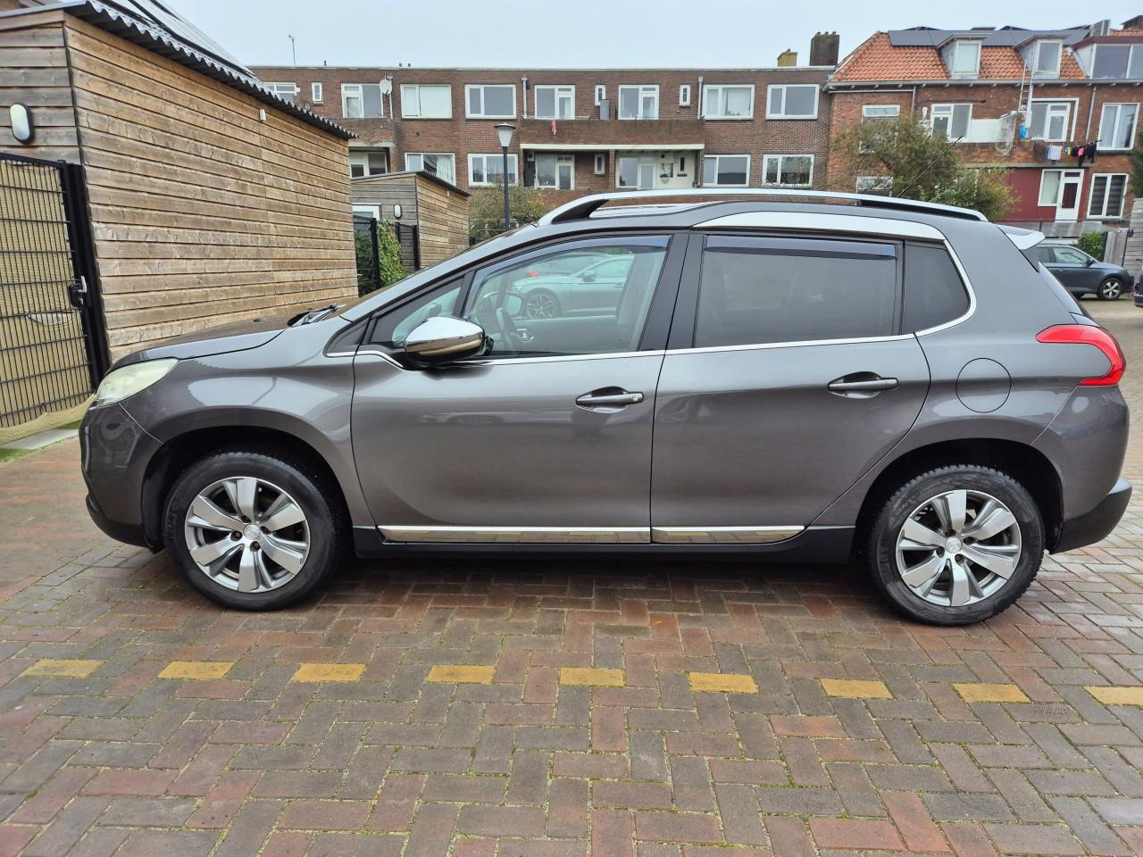 Peugeot 2008 Allure Premium 1.2 Vti