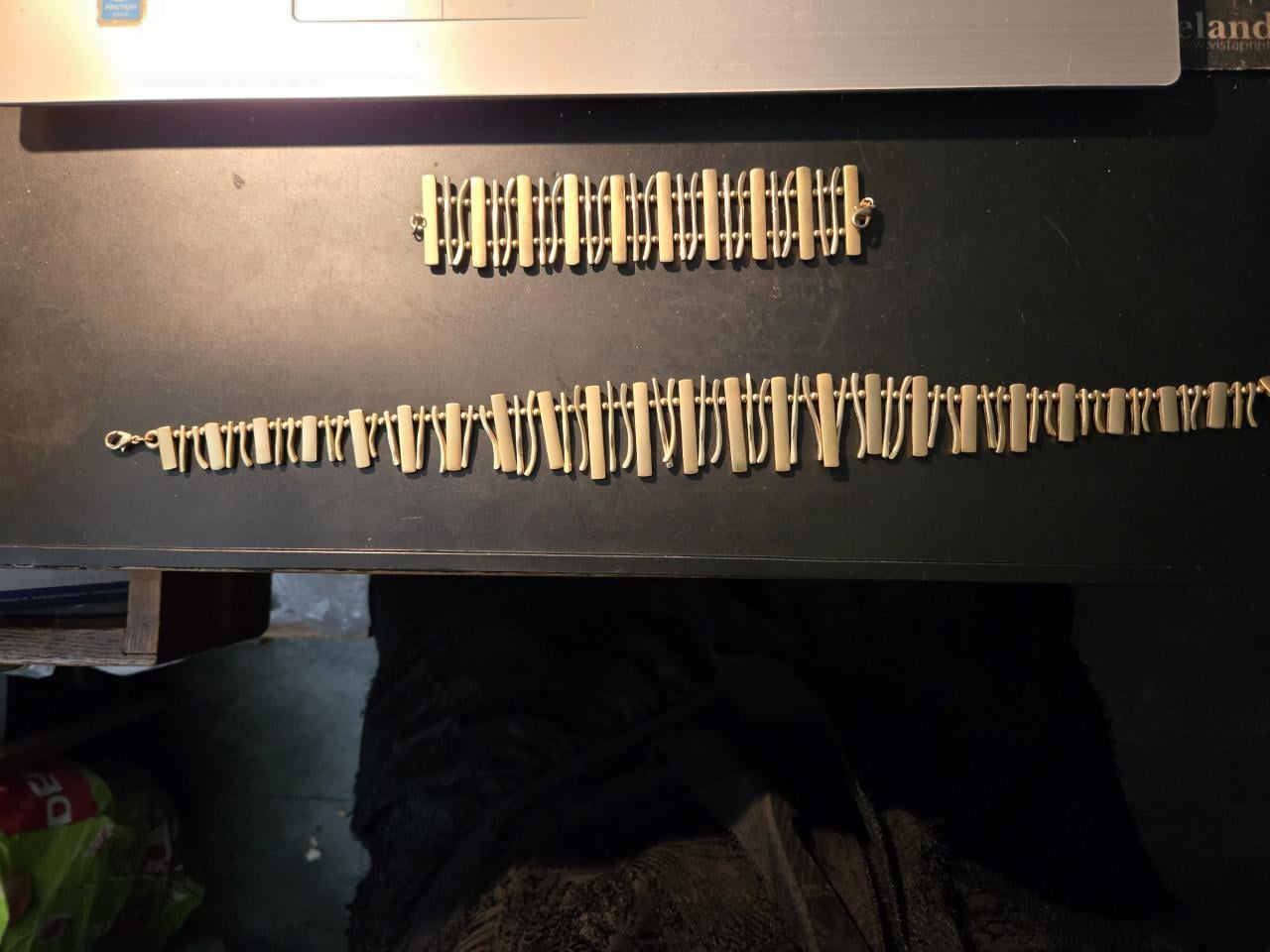Goudkleurige vintage chokerketting met franje en bijpassen armband