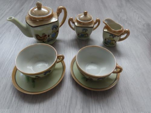 Oud kinderservies