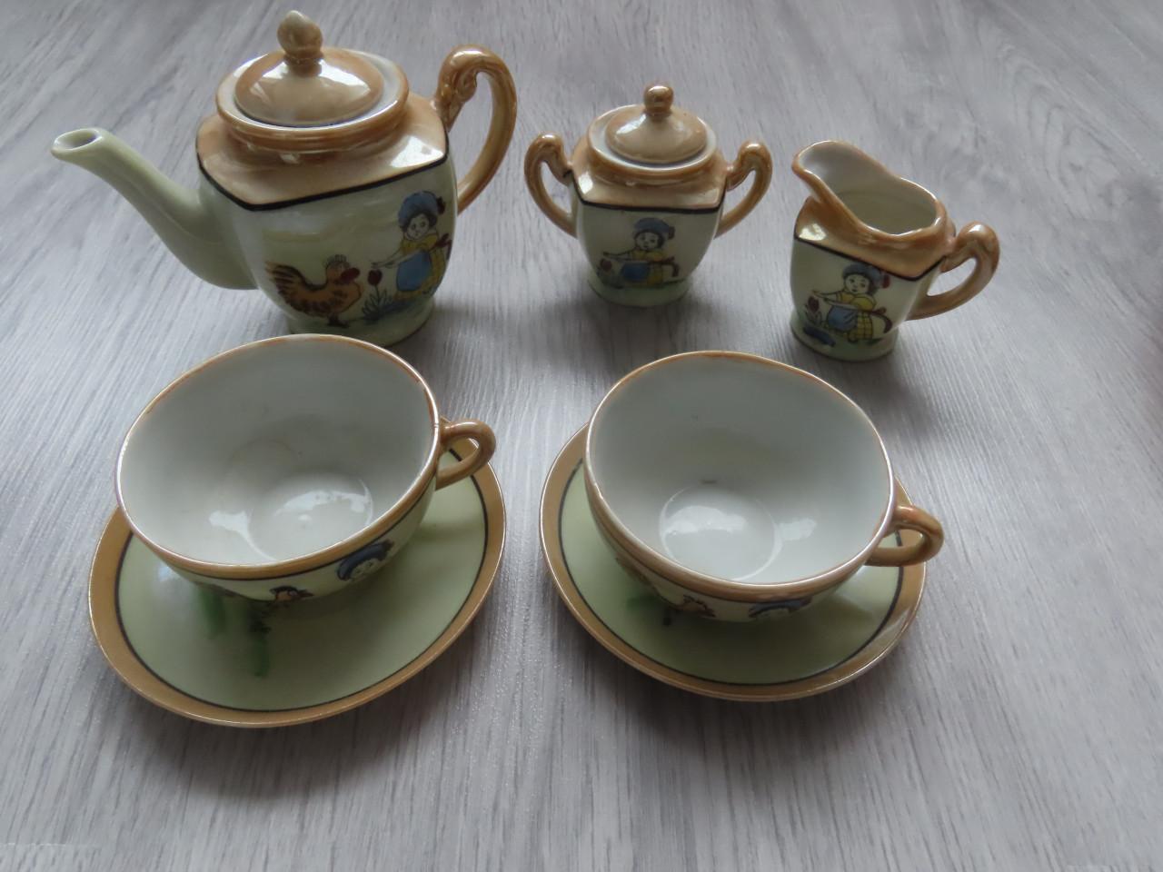 Oud kinderservies