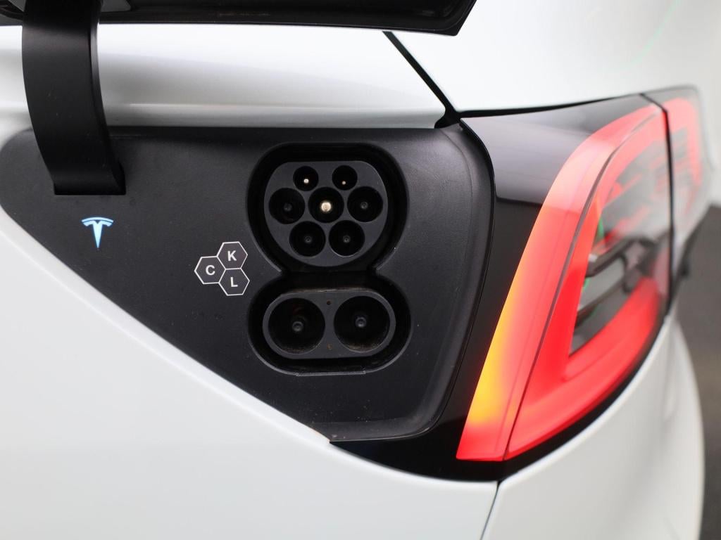 Tesla Model Y long range awd 75 kwh | 96% soh | fsd | btw-auto | lage km st