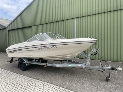 Mooie Bayliner Capri sport 185 speedboot 3.0 mercruiser