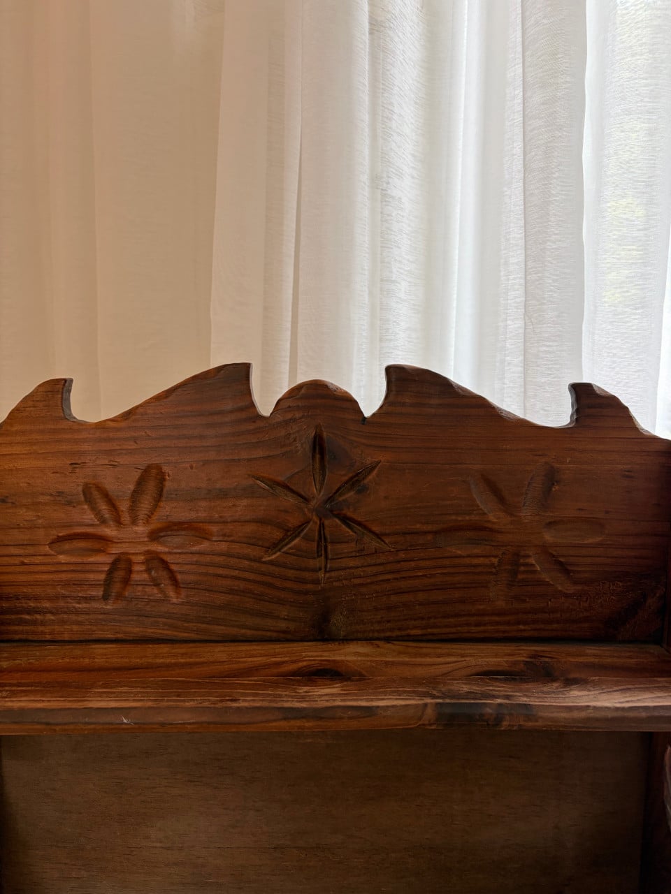 Vintage houten wandkast | houtsnijwerk