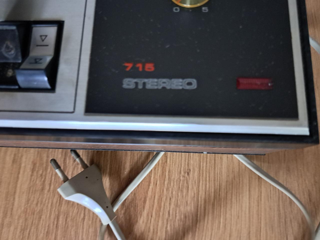 Platenspeler Type Philips 715 stereo compleet.