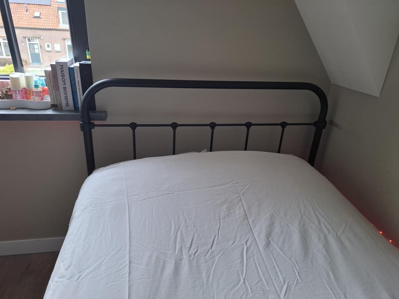 Stevige metalen bed