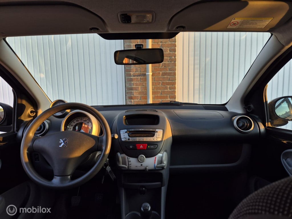 Peugeot 107 1.0-12v / 5-deurs / airco