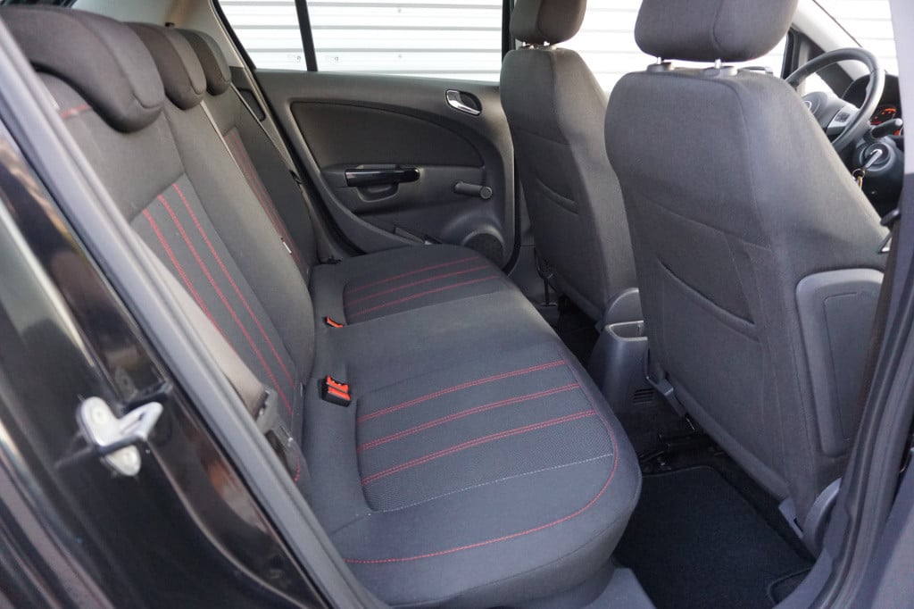 Opel Corsa 1.4-16v sport airco / cruise / elektr. ramen / trekhaak / nap