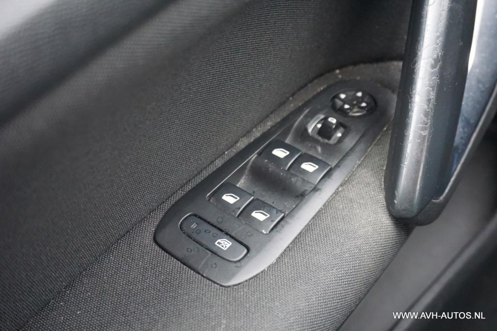 Peugeot 308 sw 1.6 bluehdi blue lease pack