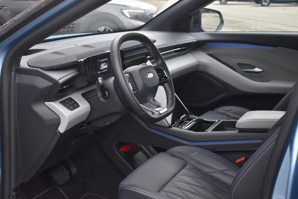 Ford Explorer premium extended range rwd 77 kwh | panoramadak | climate con