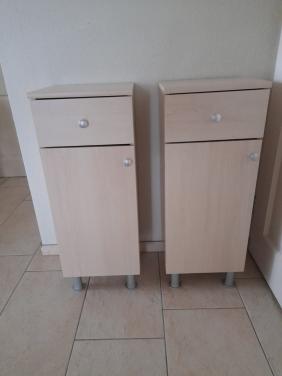 2 leuke nachtkastjes (in goede staat )86H x 33,5B x 29,5D