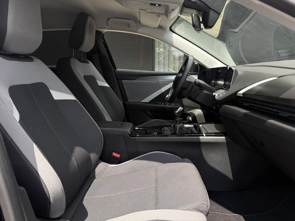 Opel Astra 1.2 turbo black pakket