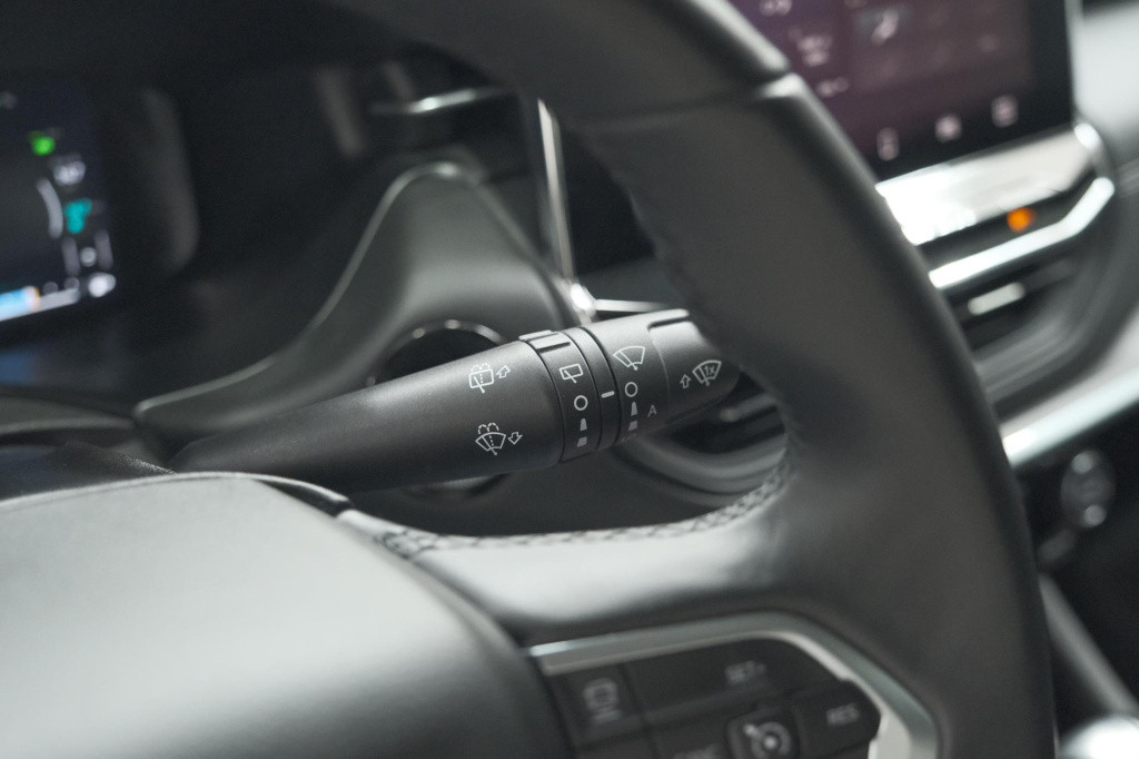 Jeep Compass 4xe 190 plug-in hybrid electric night eagle | camera | apple c