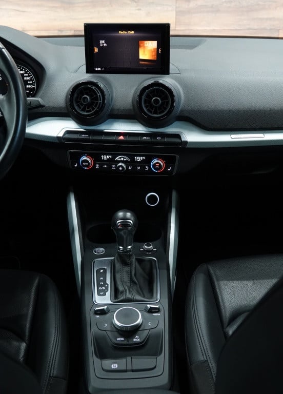 Audi Q2 30 tfsi | stoelverw. | leder | pdc |