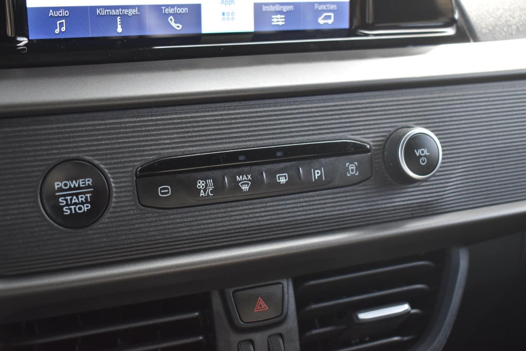 Ford Transit Courier 1.0 ecoboost limited | automaat | benzine | climate co