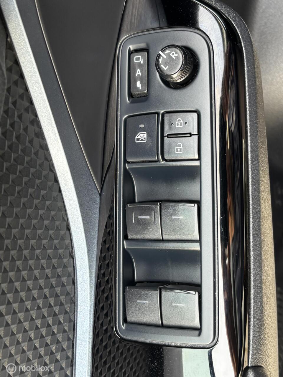 Toyota C-hr 1.8 hybrid bi-tone