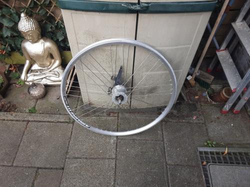 9 x 4 spaak patroon 28 inch nexus voorwiel, naafdynamo, rollerbrake rem