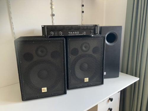 Versterker 2x200W met boxen van T-amp