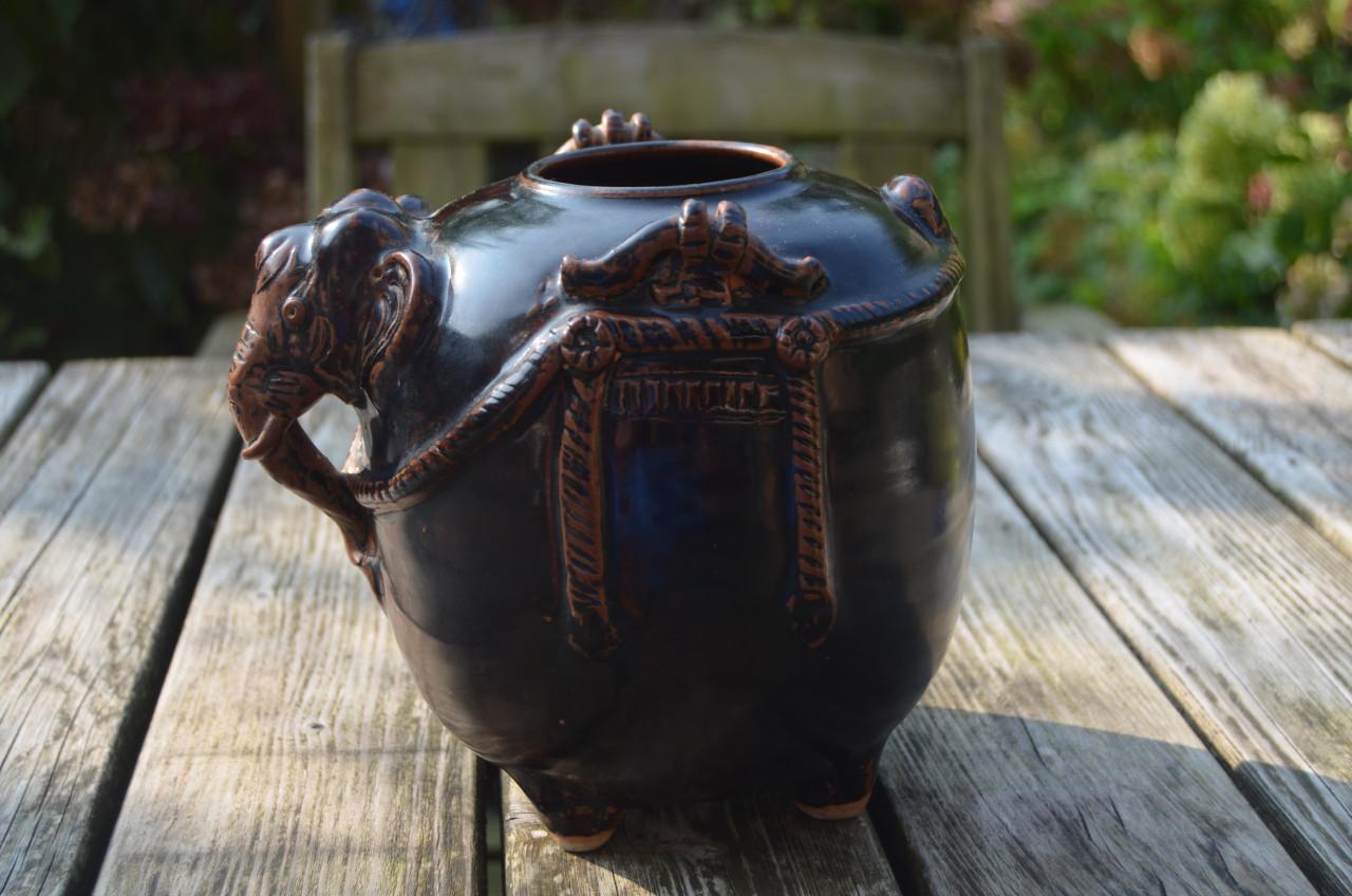 Khmer ( Cambodja/Vietnam ?) Olifanten Kalkpot ipst.