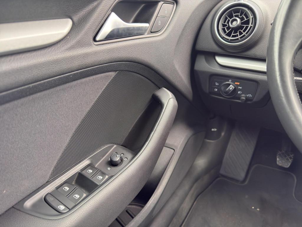 Audi A3 sportback 30 tfsi | navi | airco (automatisch) | parksenors v+a | 1