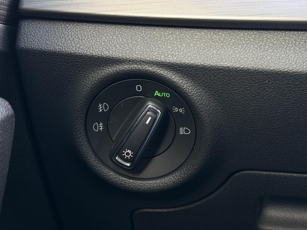 Skoda Kamiq 1.0 tsi scout line | apple carplay | lane assist | stoel/stuur 