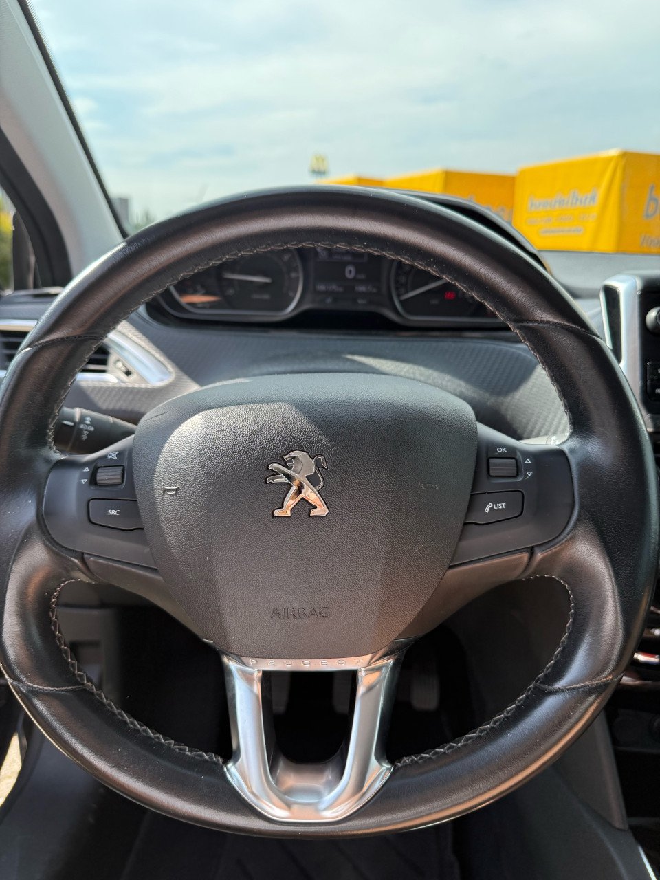 Peugeot 208 - 1.2 pure tech blue lease executive