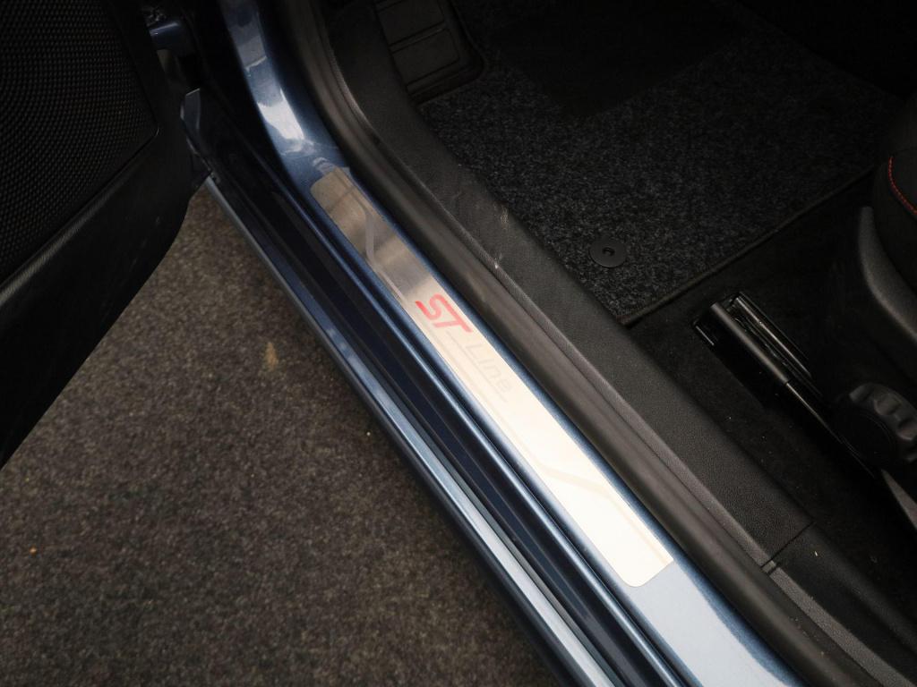 Ford Focus wagon 1.0 ecoboost hybrid st line style | trekhaak | climate con