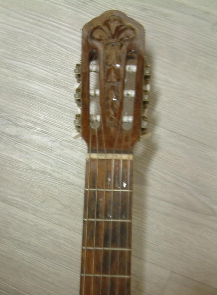 Gitaar  cedrhouten boven zijde  mooi klank