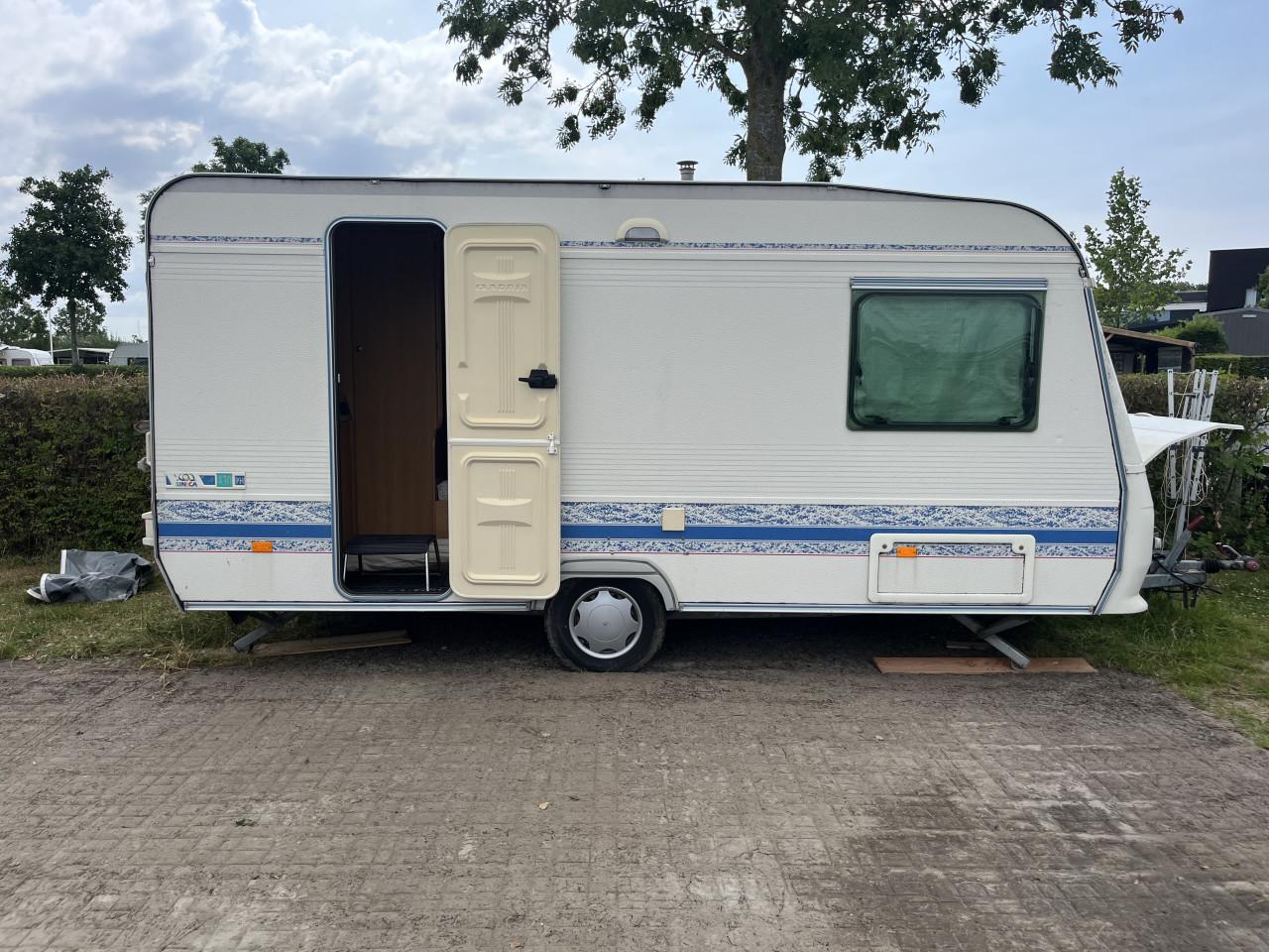 Adria caravan 5004 (met grote voortent)