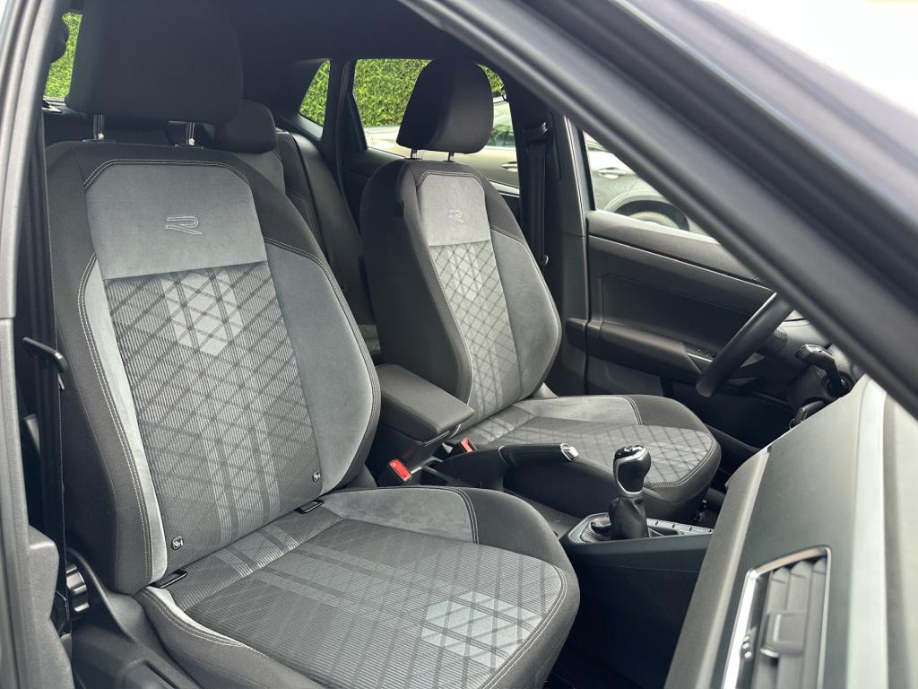 Volkswagen Polo 1.0 tsi 95pk r-line | 17 inch | navi | adapt. cruise | clim