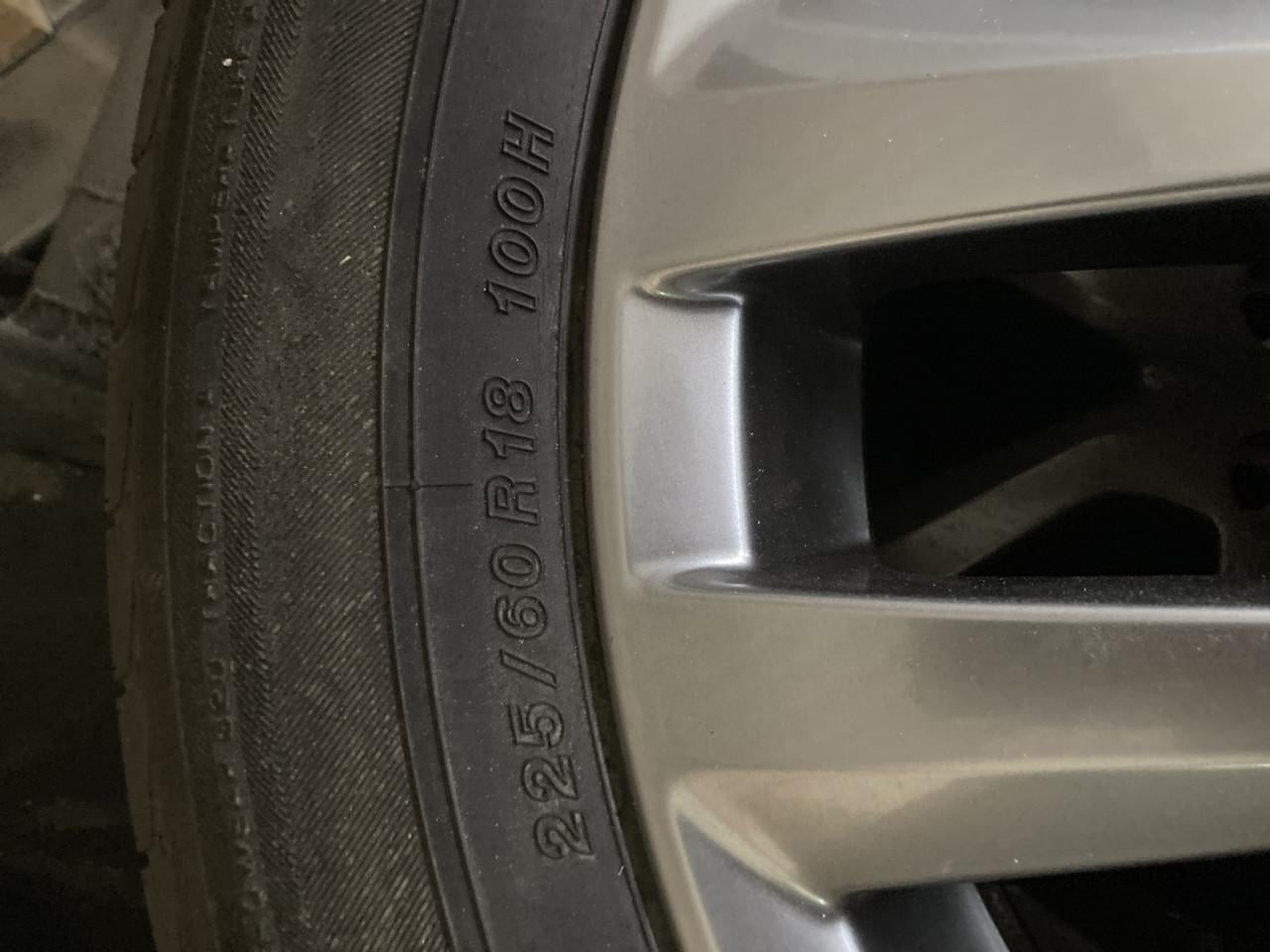 4 lexus velgen met versleten banden