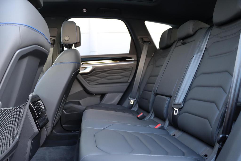 Volkswagen Touareg 3.0 tsi ehybrid 4motion r 462pk tiptronic | soh 97,8% |