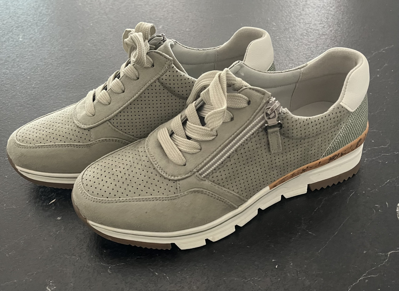 Nieuwe dames sneakers maat 37
