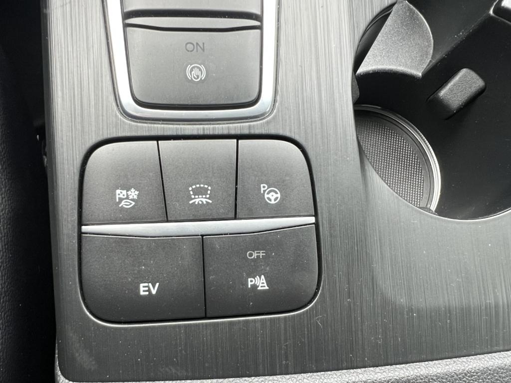 Ford Kuga 2.5 phev e-cvt 225pk st-line x ,adaptive cc , trekhaak , voorruit