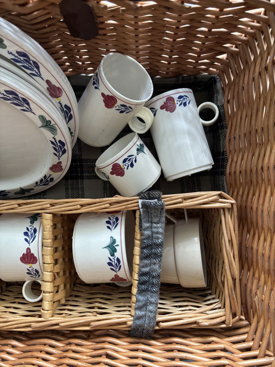 MOOIE GROTE PICKNICK MAND MET INHOUD