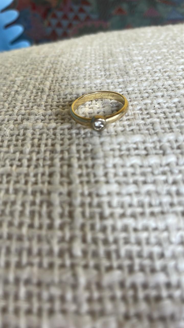 Gouden ring met diamantje
