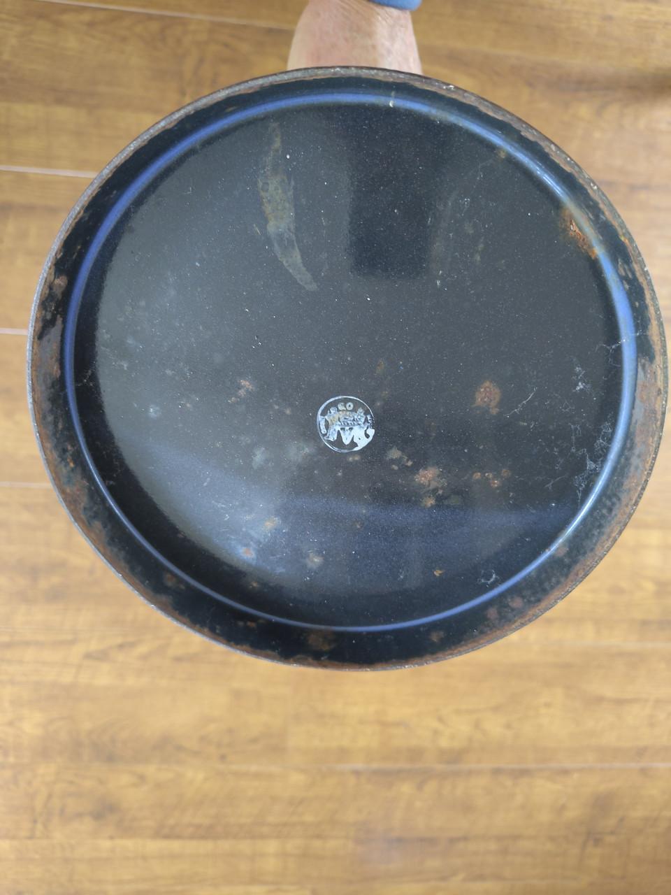 Emaille blauwe waterkan