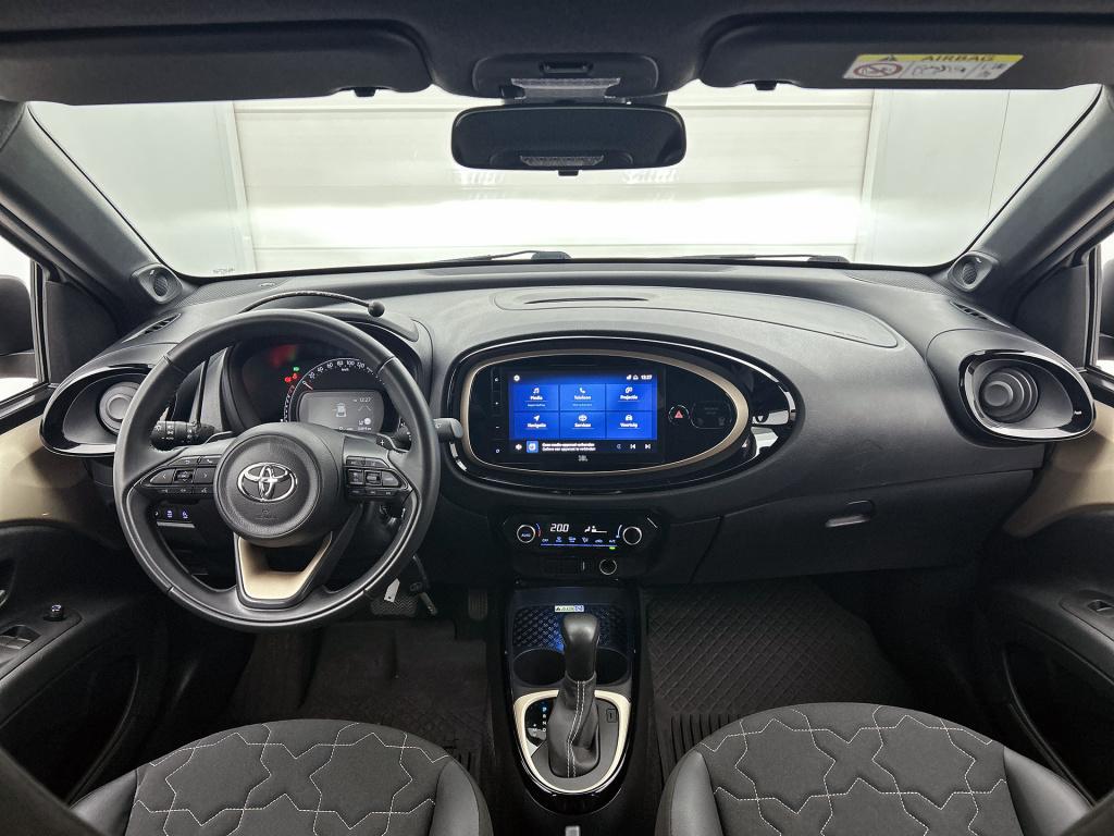 Toyota Aygo x 1.0 vvt-i s-cvt envy automaat | navigatie | jbl soundsystem |