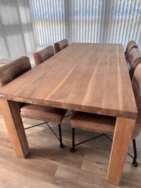 Massief Notenhouten eettafel van Bert Plantagie