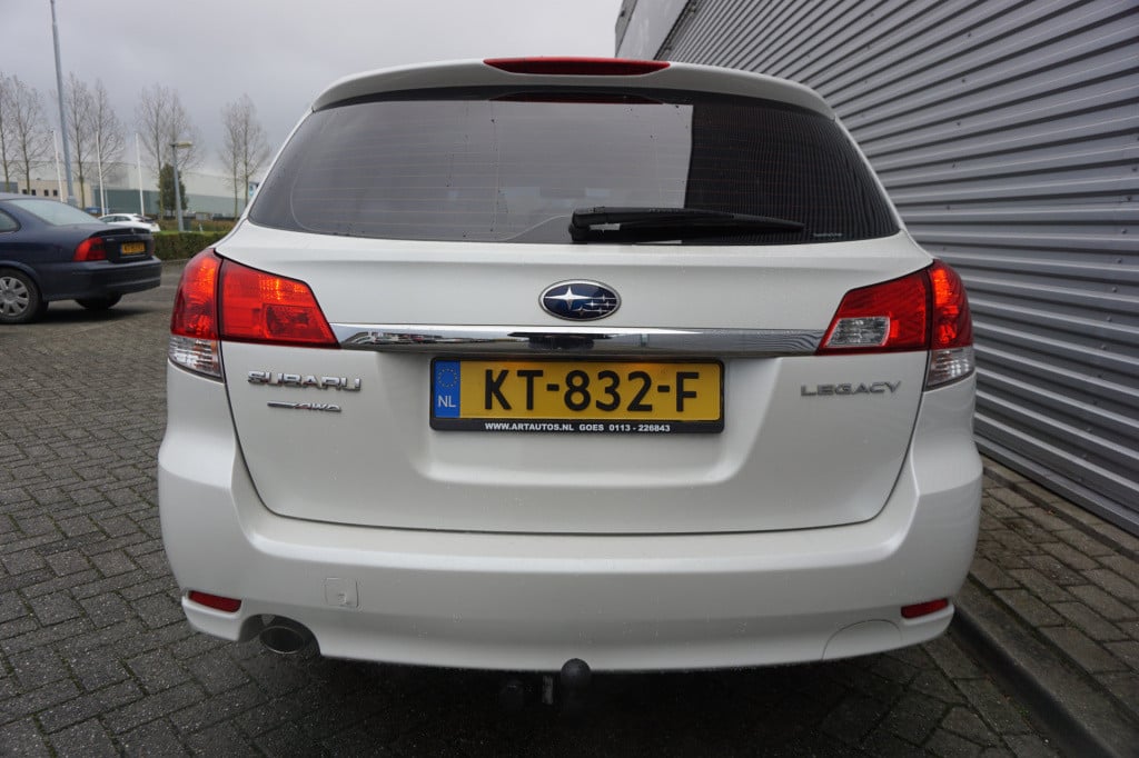 Subaru Legacy touring wagon 2.0i intro automaat - climate / navi / cruise /