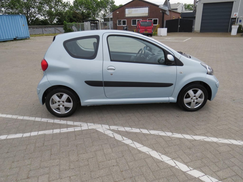 Toyota Aygo 1.0-12v sport