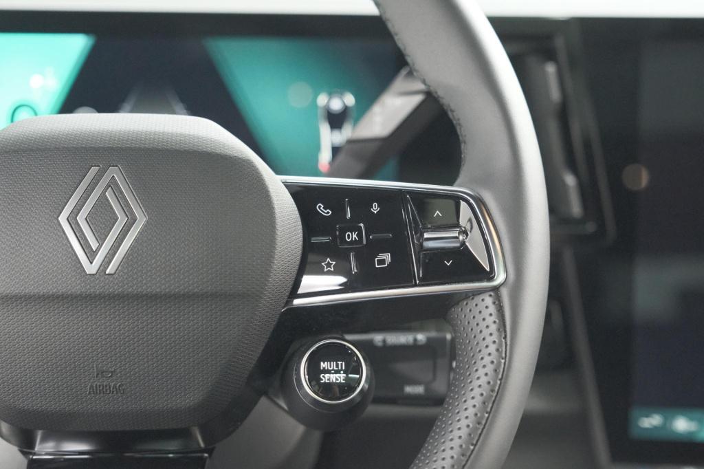 Renault Austral 1.2 e-tech full hybrid 200 techno | 360 camera | panoramada