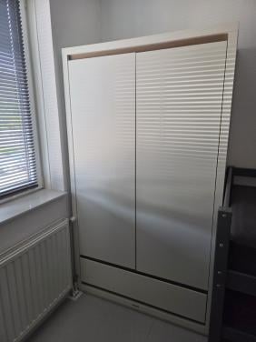 Kidsmill Studio kledingkast + commode wit/walnoot