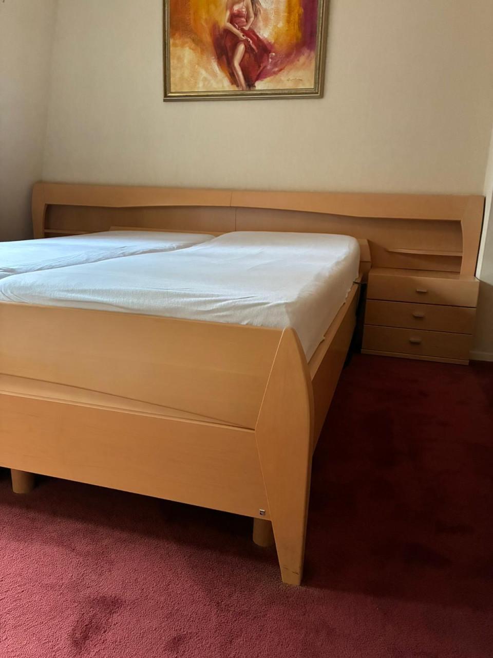 Ledikant fineer, evt met bijpassende kast. In perfecte staat!