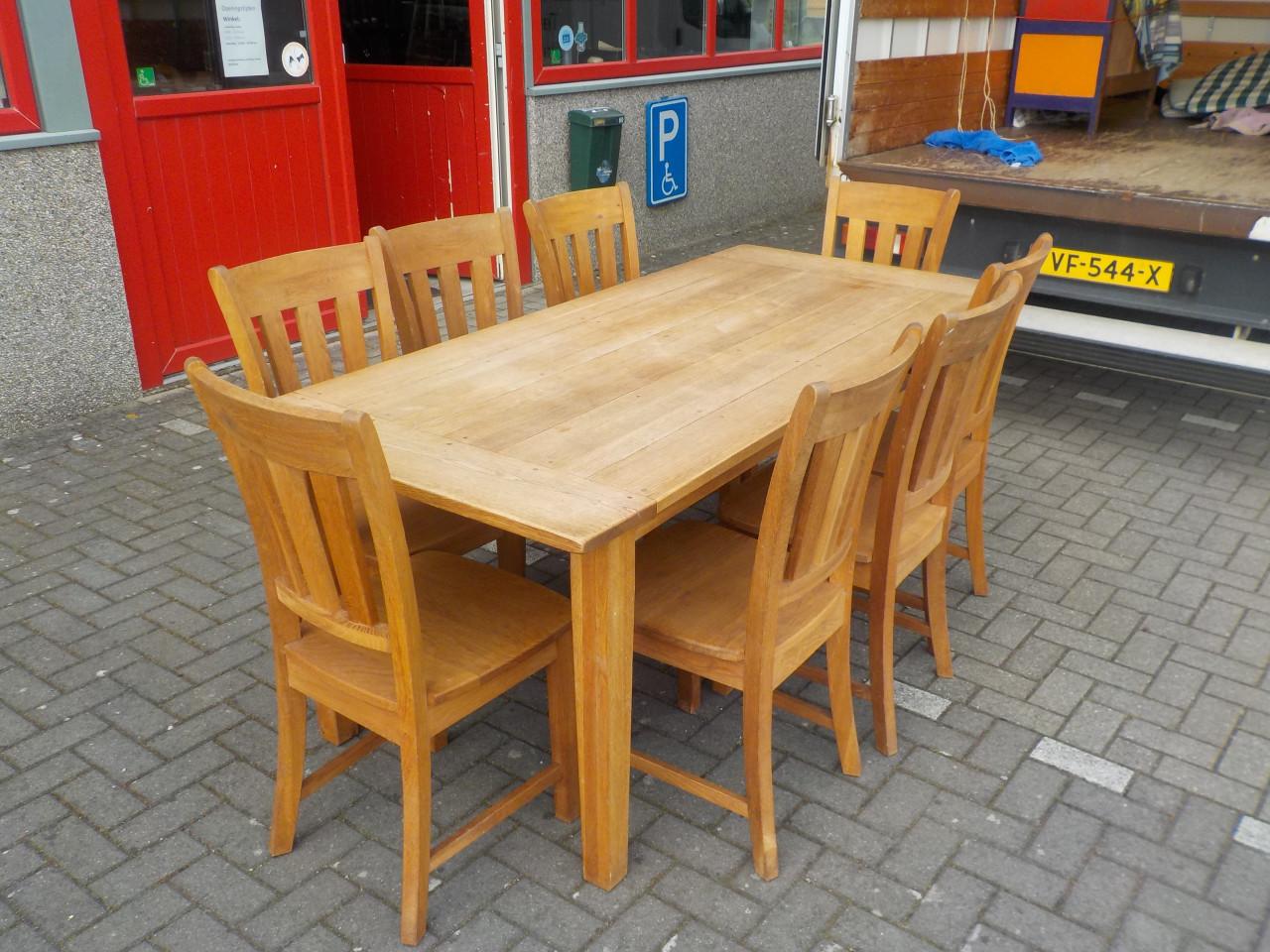 Massieve teakhouten  eettafel ( 100 x 200 ) + 8 stoelen in zeer goede staat